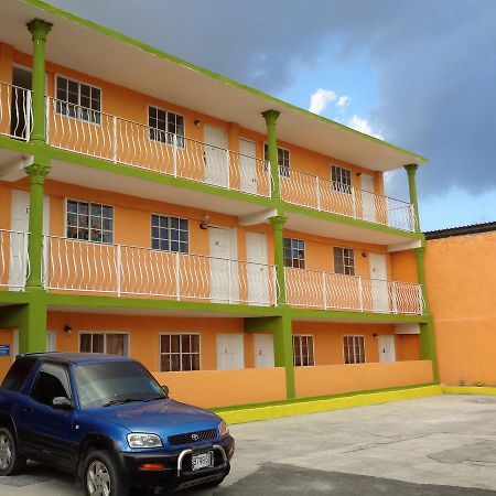 Tropical Manor Inn Half-Way-Tree Kingston Luaran gambar