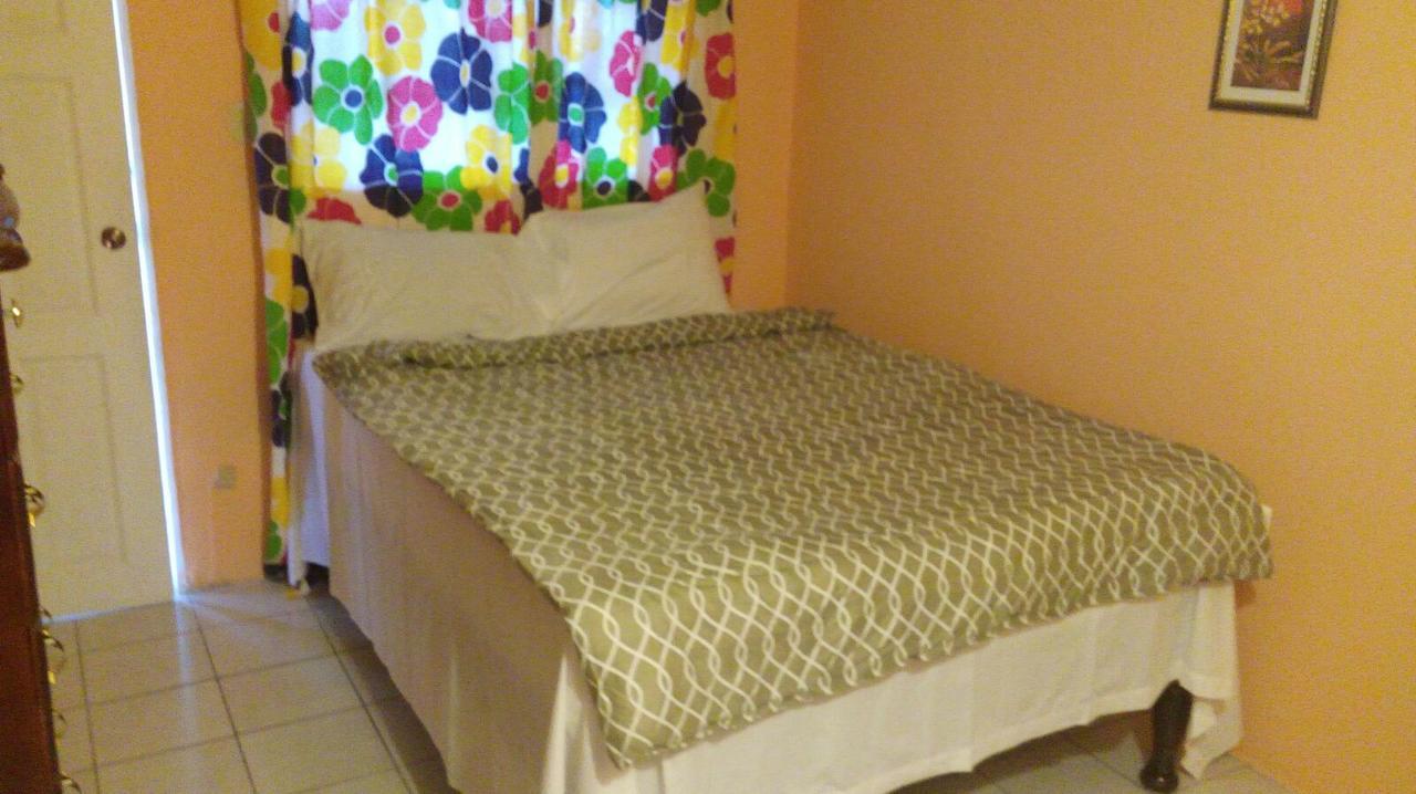 Tropical Manor Inn Half-Way-Tree Kingston Luaran gambar