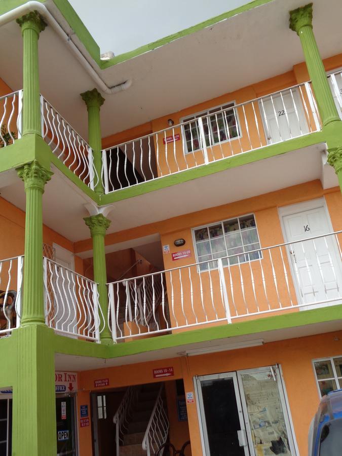 Tropical Manor Inn Half-Way-Tree Kingston Luaran gambar